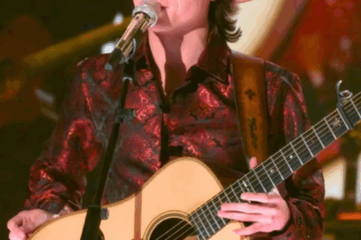 John Foster’s Unifying ‘God Bless America’ Performance Unites a Divided Crowd at Nashville Concert