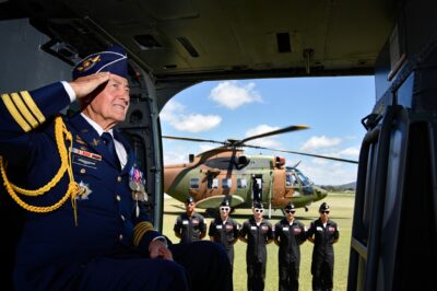 🔥 The Colonel M.o.cked an Old Veteran — Then Dared Him to Fly the Apache. What Happened Next Made Him Resign in Shame.