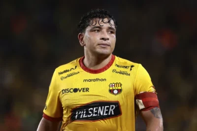 🚨 “HE NEVER MADE IT HOME FOR OUR CHRISTMAS DINNER” — HORRIFIC MOMENT ECUADOR STAR MARIO PINEIDA IS G-U:NNED DOWN AS HIS WIFE BREAKS DOWN IN FIRST INTERVIEW, REVEALING A SH0CKING DETAIL NO ONE SAW COMING 😭